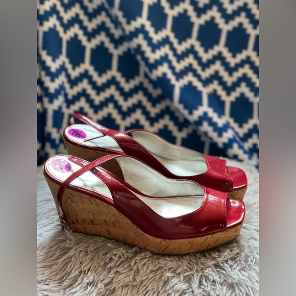 Red Marc Fisher wedge heel - Picture 3 of 4